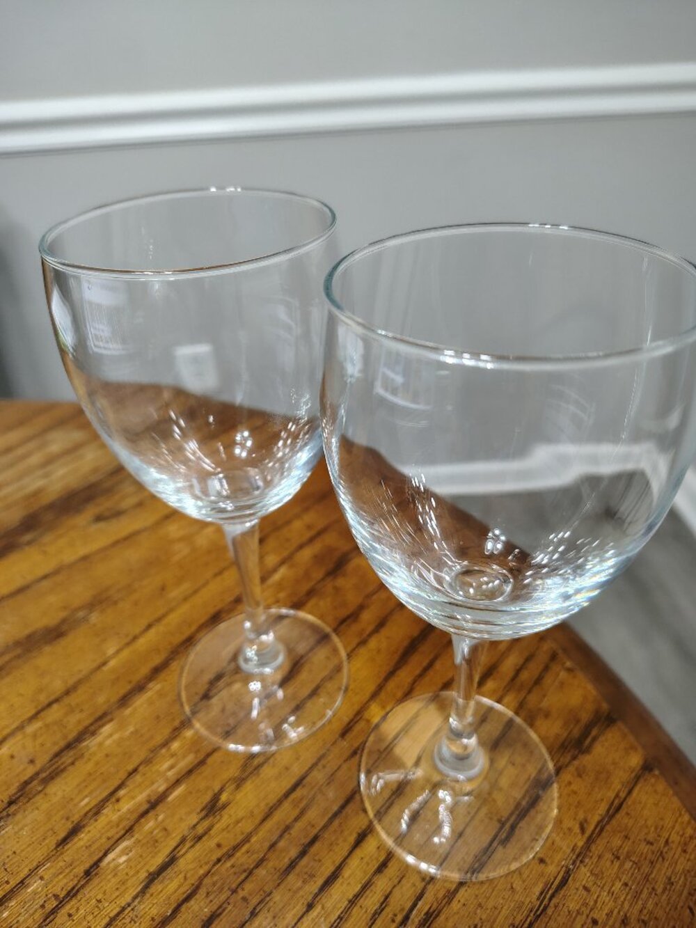 2 Wine Glasses